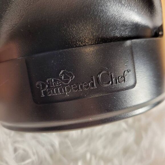 Pampered Chef Veggie Wedger - Picture 2 of 6